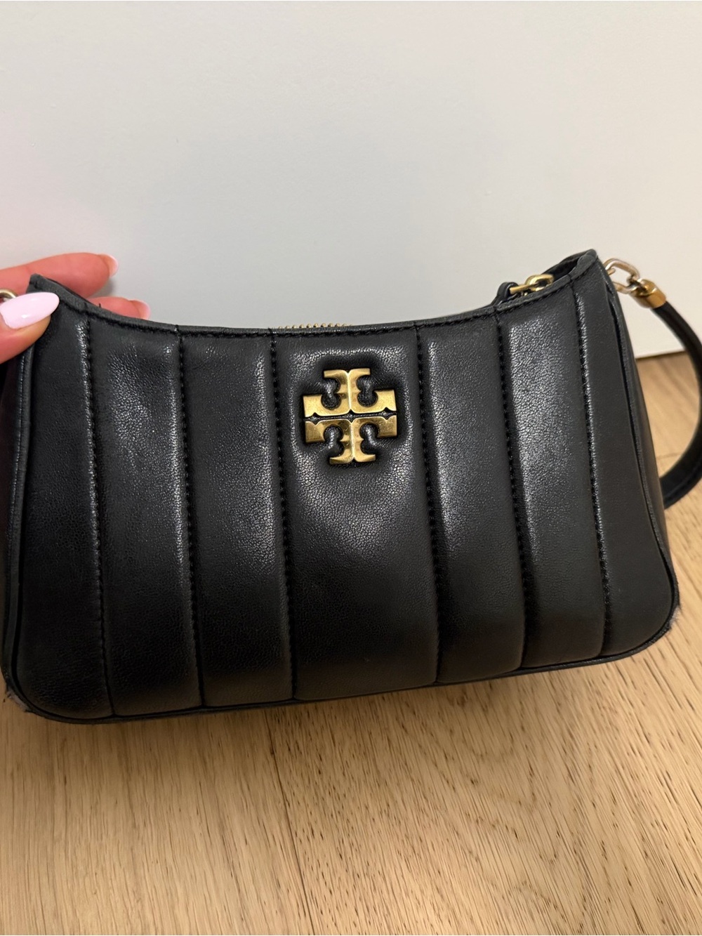 Tory Burch Black Quilted Logo Shoulder Bag with Gold Hardware - Picture 4 of 7